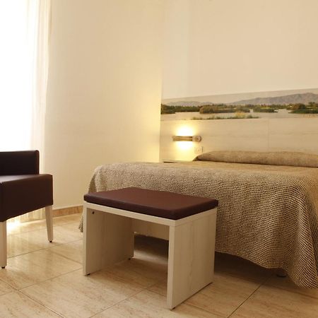 Hotel Canet Кастальйо-д'Ампуріас Екстер'єр фото